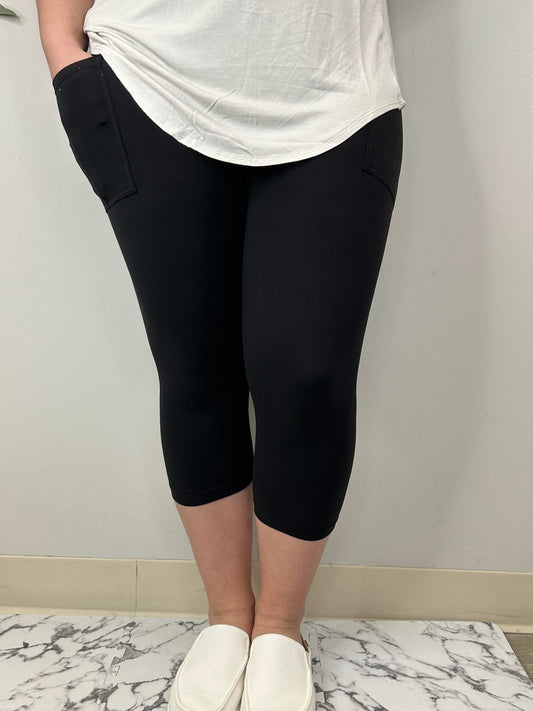 Black Solid Capri Legging w/Pocket