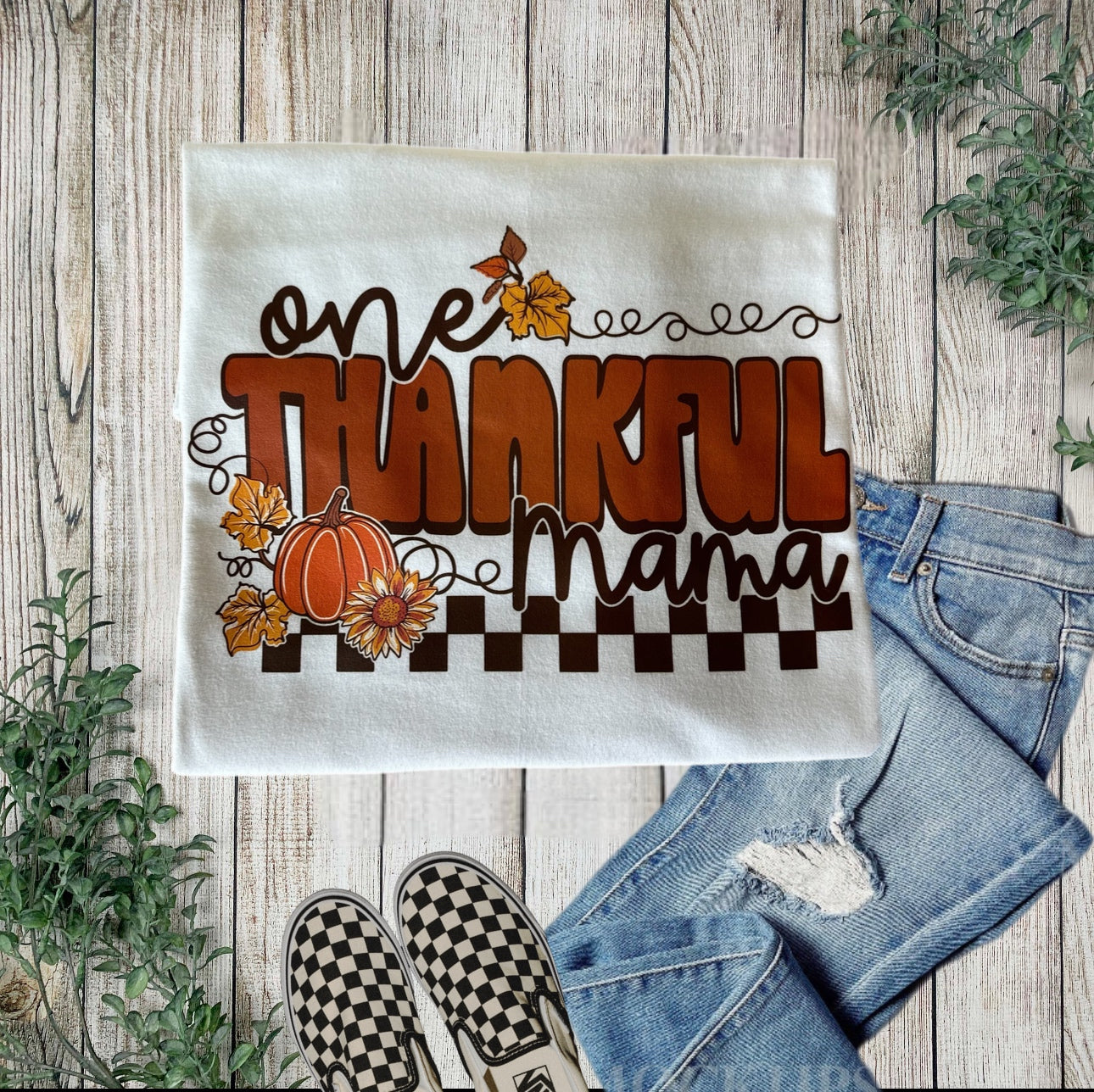 One Thankful Mama Graphic T-Shirt